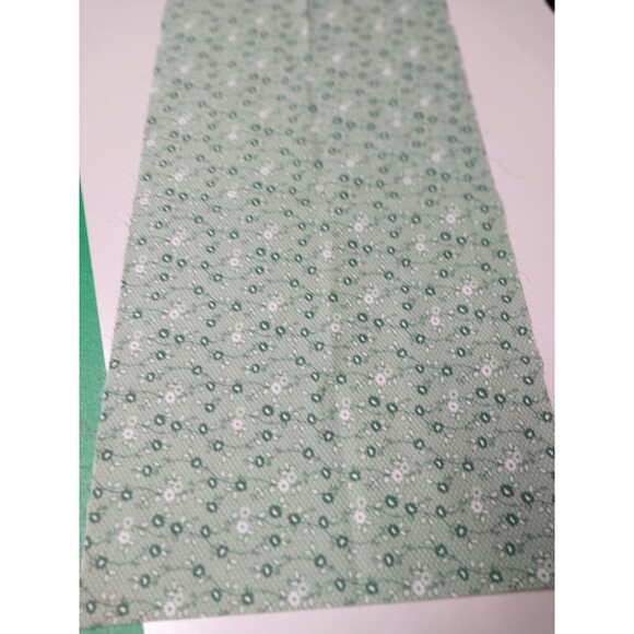 1/4 Yard X 44 Green Cotton Fabric for Quilting - Picture 1 of 1